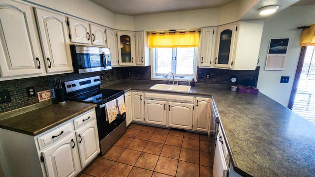 1937 19th Street S, Fargo, ND 58103