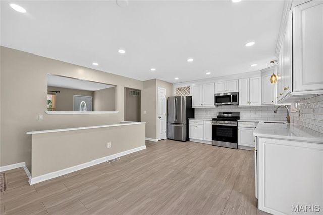 308 W Sunny Hill Boulevard, St Peters, MO 63376