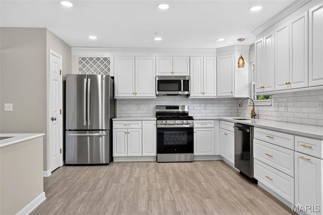 308 W Sunny Hill Boulevard, St Peters, MO 63376