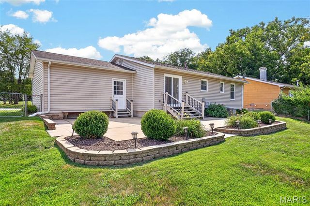 308 W Sunny Hill Boulevard, St Peters, MO 63376