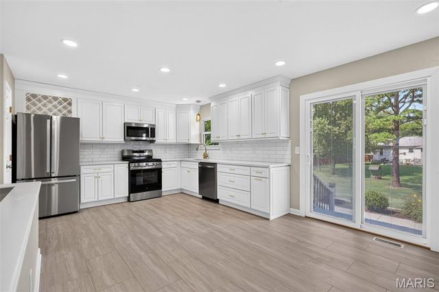 308 W Sunny Hill Boulevard, St Peters, MO 63376