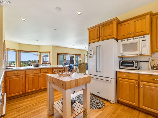 4810 HIGH RIDGE Rd, Gearhart, OR 97138