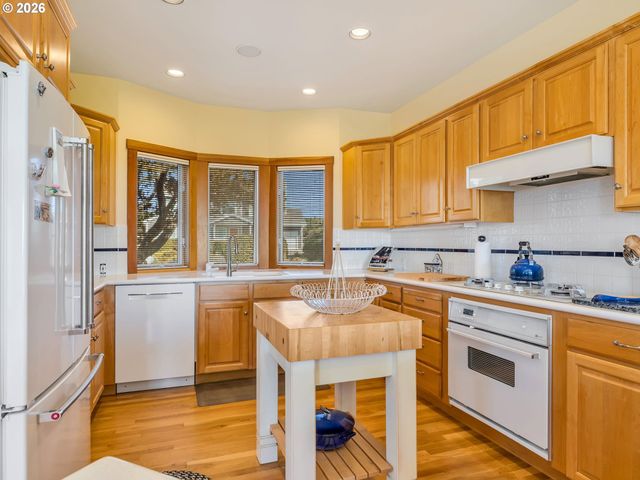 4810 HIGH RIDGE Rd, Gearhart, OR 97138