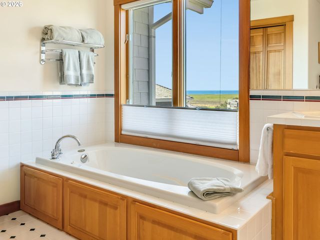 4810 HIGH RIDGE Rd, Gearhart, OR 97138