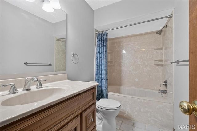 2546 Willow Knoll Drive, St Louis, MO 63129