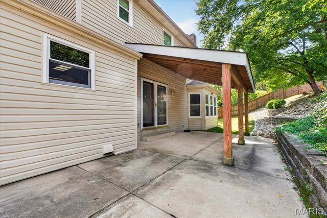 2546 Willow Knoll Drive, St Louis, MO 63129