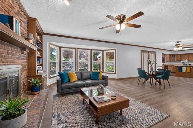 2546 Willow Knoll Drive, St Louis, MO 63129