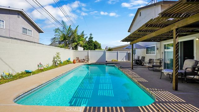 2735 San Juan Lane, Costa Mesa, CA 92626