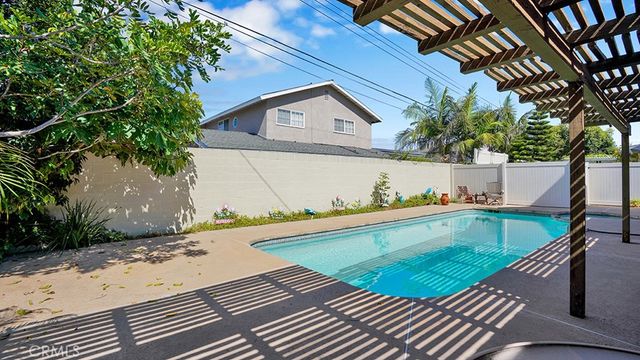 2735 San Juan Lane, Costa Mesa, CA 92626