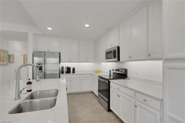 9584 Trevi CT 5226, Naples, FL 34113
