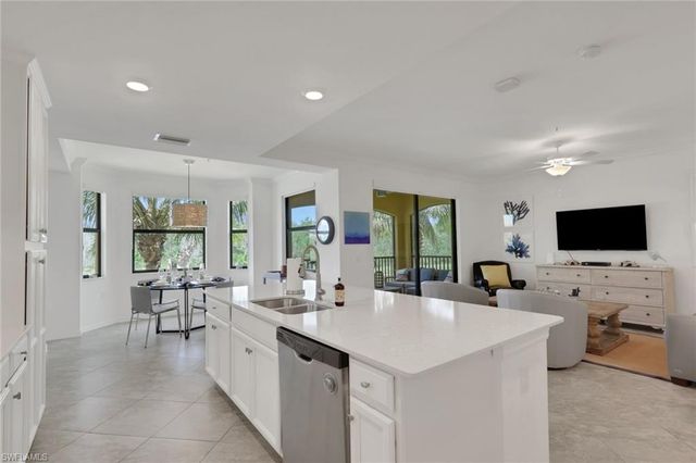 9584 Trevi CT 5226, Naples, FL 34113