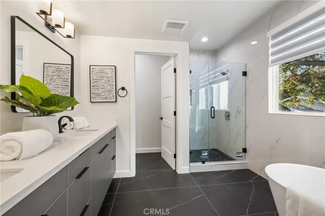 1649 N Lake Avenue 2, Pasadena, CA 91104