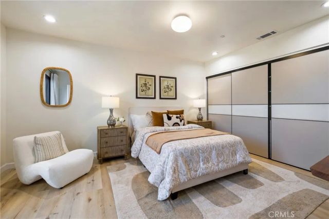 1649 N Lake Avenue 2, Pasadena, CA 91104