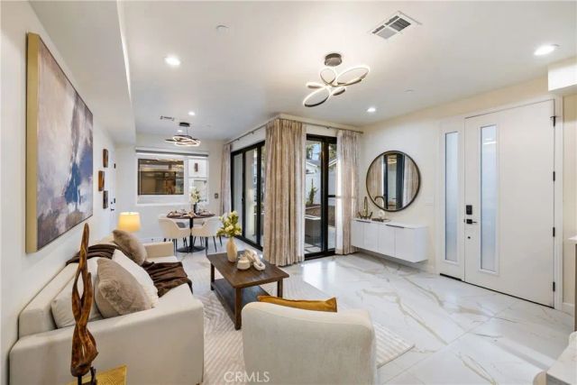 1649 N Lake Avenue 2, Pasadena, CA 91104