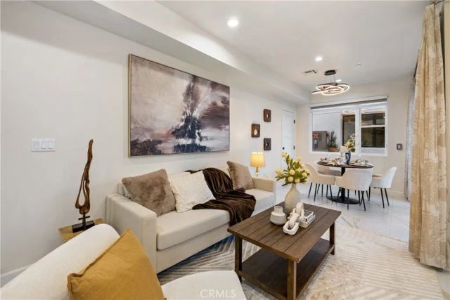 1649 N Lake Avenue 2, Pasadena, CA 91104