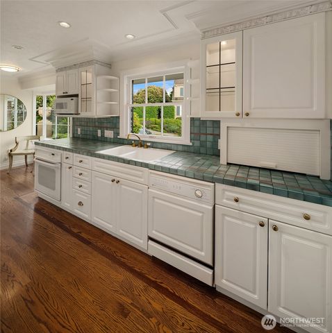 4206 W Glenmont Lane, Seattle, WA 98199