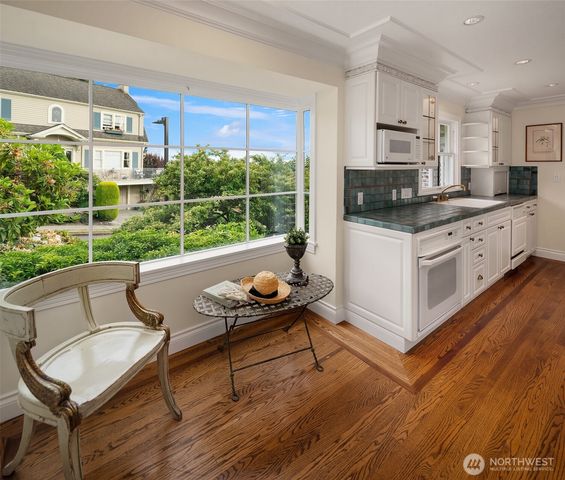 4206 W Glenmont Lane, Seattle, WA 98199