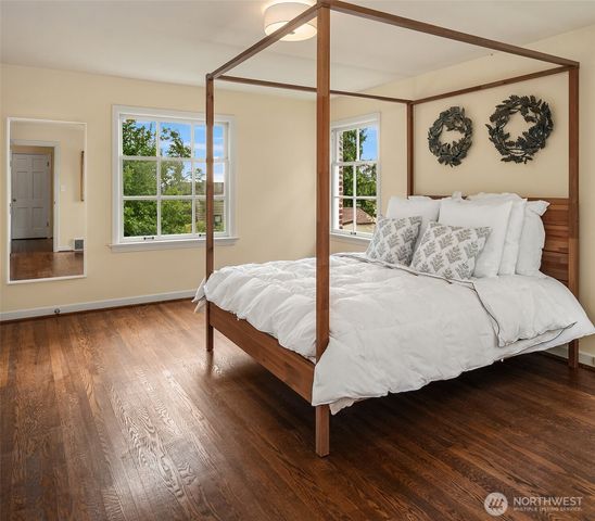 4206 W Glenmont Lane, Seattle, WA 98199