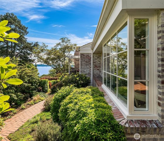 4206 W Glenmont Lane, Seattle, WA 98199