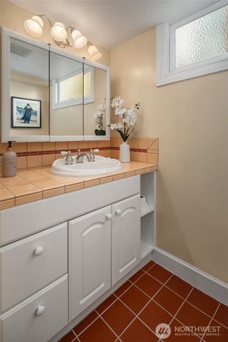 4206 W Glenmont Lane, Seattle, WA 98199
