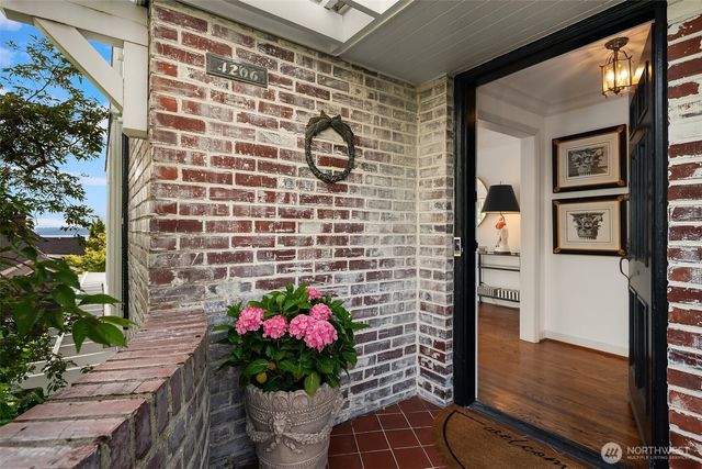 4206 W Glenmont Lane, Seattle, WA 98199