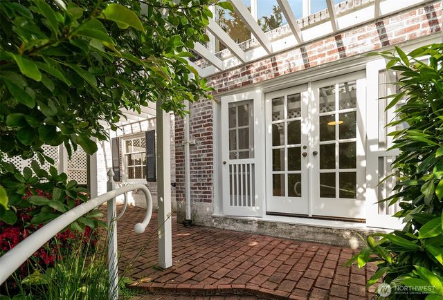 4206 W Glenmont Lane, Seattle, WA 98199