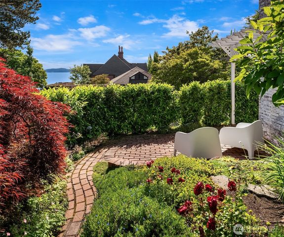 4206 W Glenmont Lane, Seattle, WA 98199