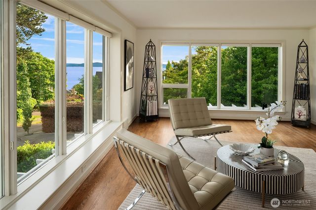 4206 W Glenmont Lane, Seattle, WA 98199