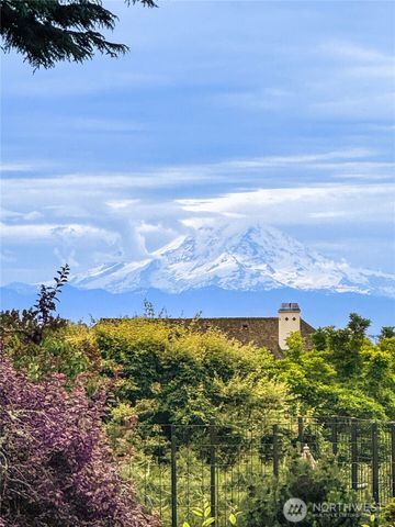 4206 W Glenmont Lane, Seattle, WA 98199