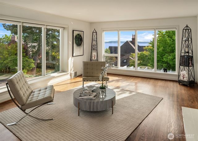 4206 W Glenmont Lane, Seattle, WA 98199