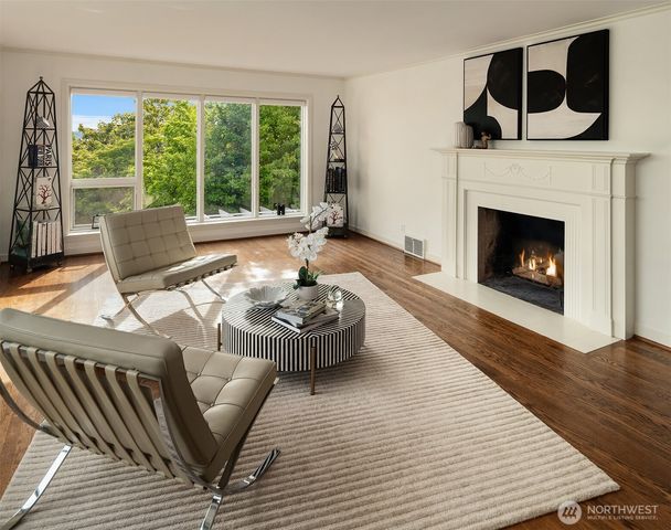 4206 W Glenmont Lane, Seattle, WA 98199