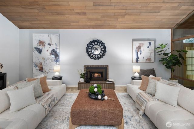 5011 120TH Avenue SE, Bellevue, WA 98006