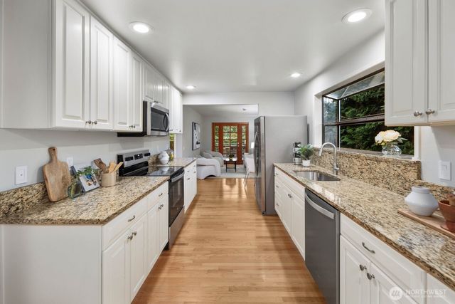 5011 120TH Avenue SE, Bellevue, WA 98006