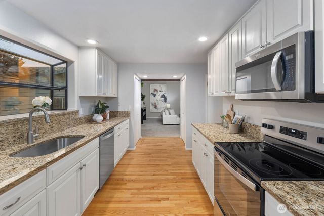 5011 120TH Avenue SE, Bellevue, WA 98006