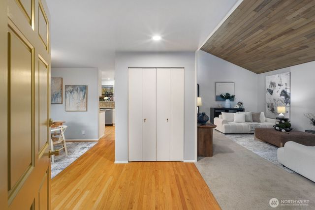 5011 120TH Avenue SE, Bellevue, WA 98006