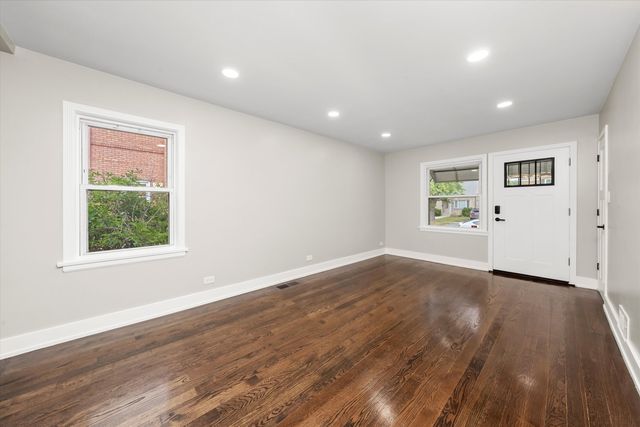 2428 S 19th Avenue, Broadview, IL 60155