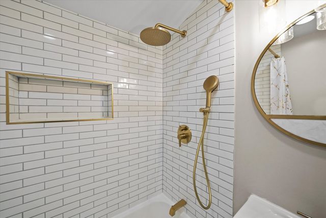 2428 S 19th Avenue, Broadview, IL 60155