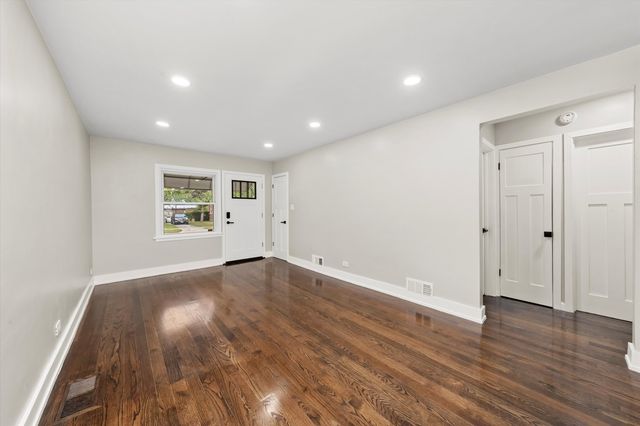 2428 S 19th Avenue, Broadview, IL 60155