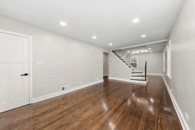 2428 S 19th Avenue, Broadview, IL 60155