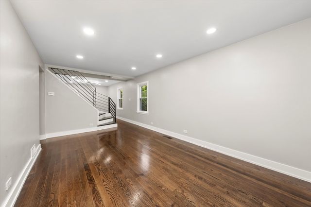 2428 S 19th Avenue, Broadview, IL 60155