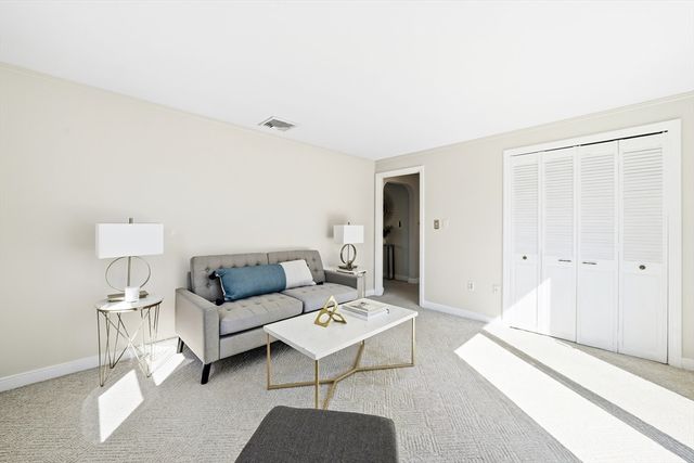 22 Longwood Ave, Woburn, MA 01801