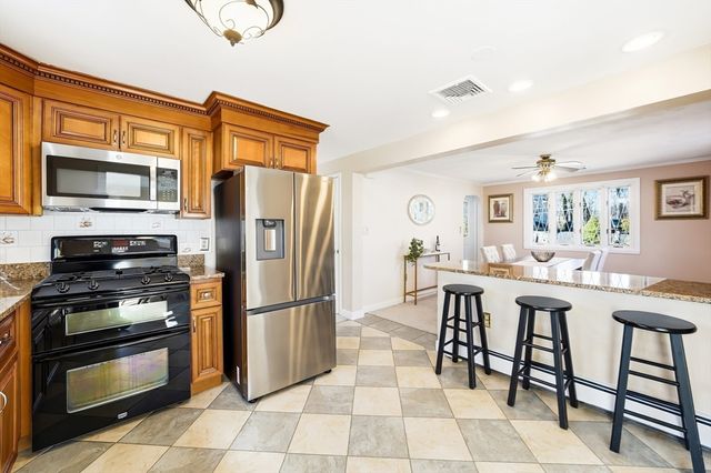 22 Longwood Ave, Woburn, MA 01801