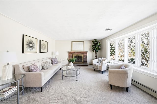 22 Longwood Ave, Woburn, MA 01801