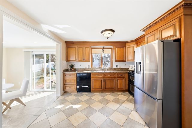 22 Longwood Ave, Woburn, MA 01801