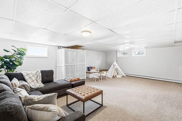 22 Longwood Ave, Woburn, MA 01801