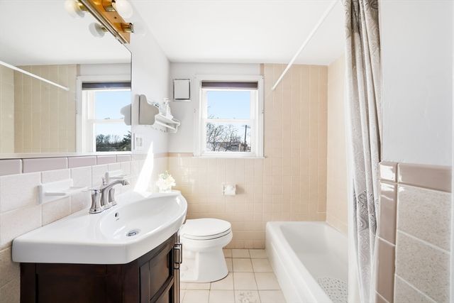 22 Longwood Ave, Woburn, MA 01801