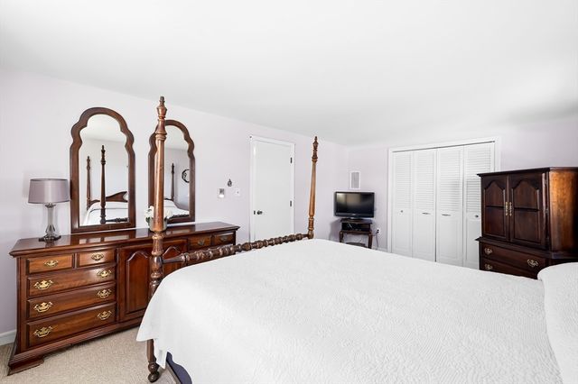 22 Longwood Ave, Woburn, MA 01801