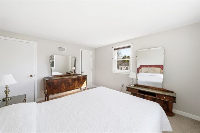 22 Longwood Ave, Woburn, MA 01801