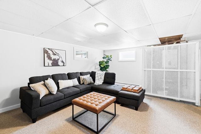 22 Longwood Ave, Woburn, MA 01801