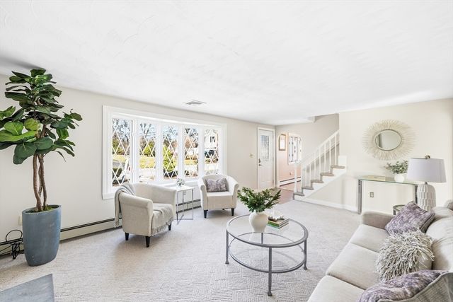 22 Longwood Ave, Woburn, MA 01801